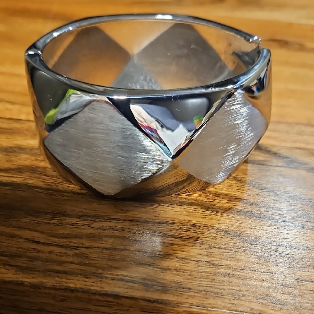 Stainless steel Hinged Braclet